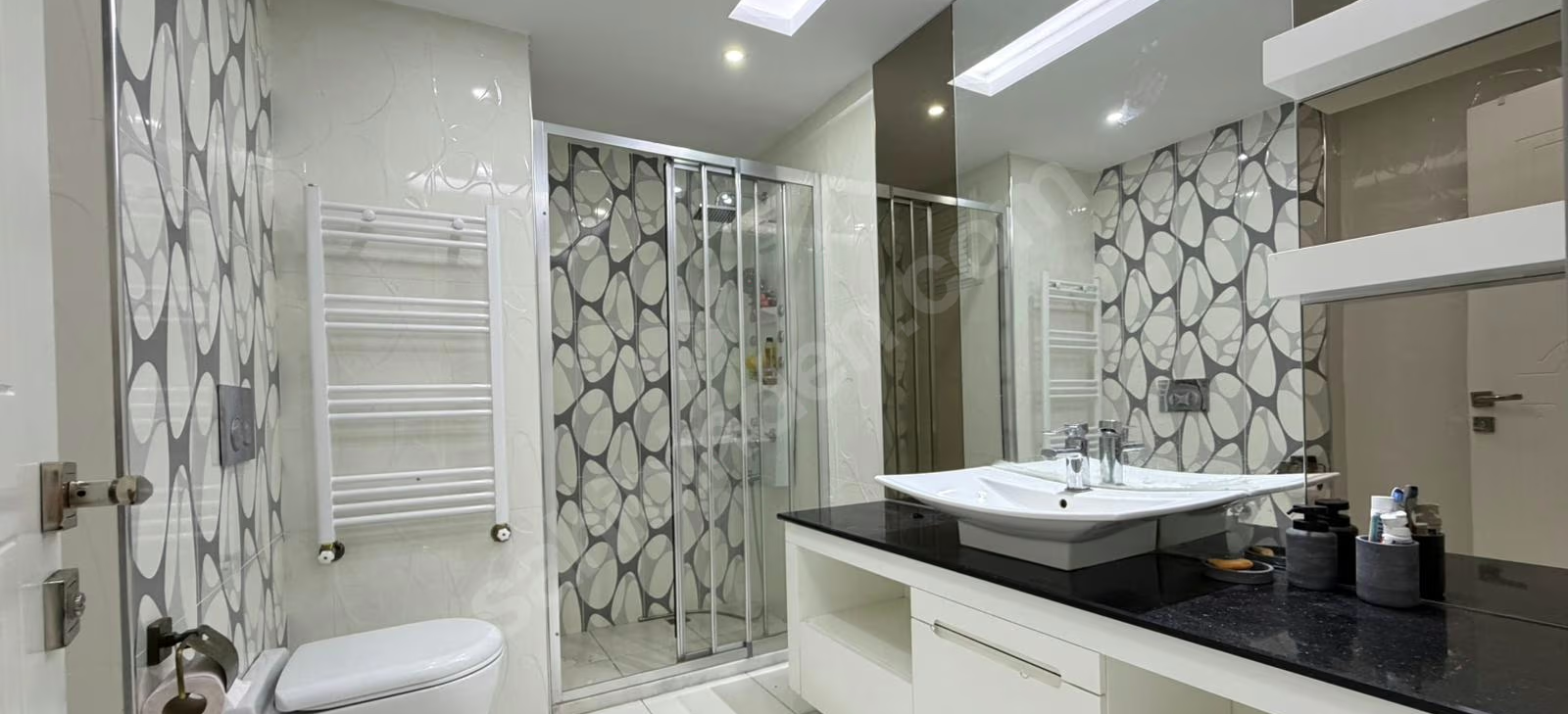 Mersin Mezitli Merkez Mahallesi 4+1 220 m² Doğalgaz Kombili Satılık Daire