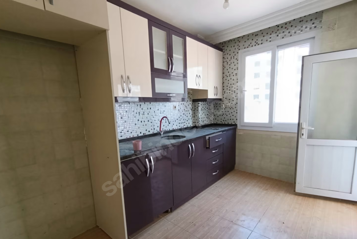Mersin Mezitli Seymenli Mahallesi 3+1 190 m² Doğalgaz Kombili Satılık Daire