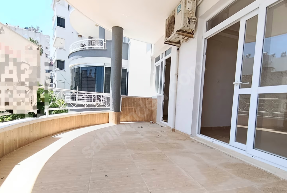 Mersin Mezitli Seymenli Mahallesi 3+1 190 m² Doğalgaz Kombili Satılık Daire