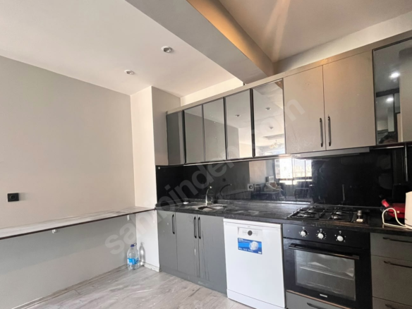 Mersin Mezitli Yeni Mahallesi 2+1 120 m² Klima Kiralık Daire