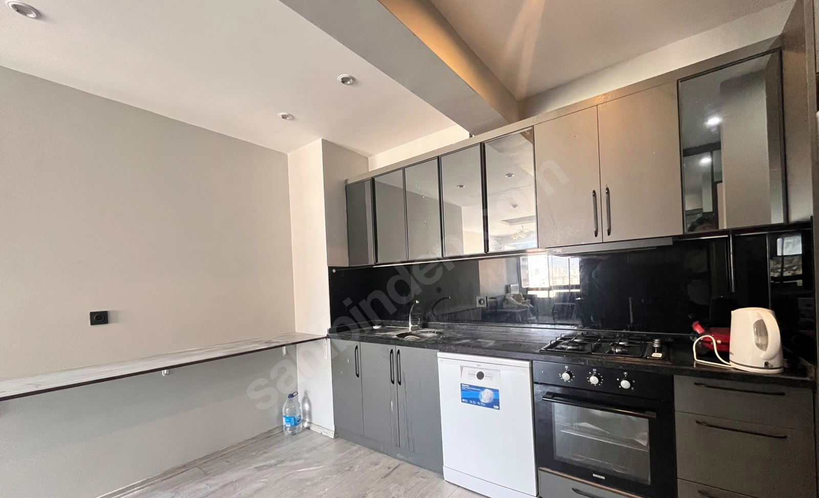 Mersin Mezitli Yeni Mahallesi 2+1 120 m² Klima Kiralık Daire