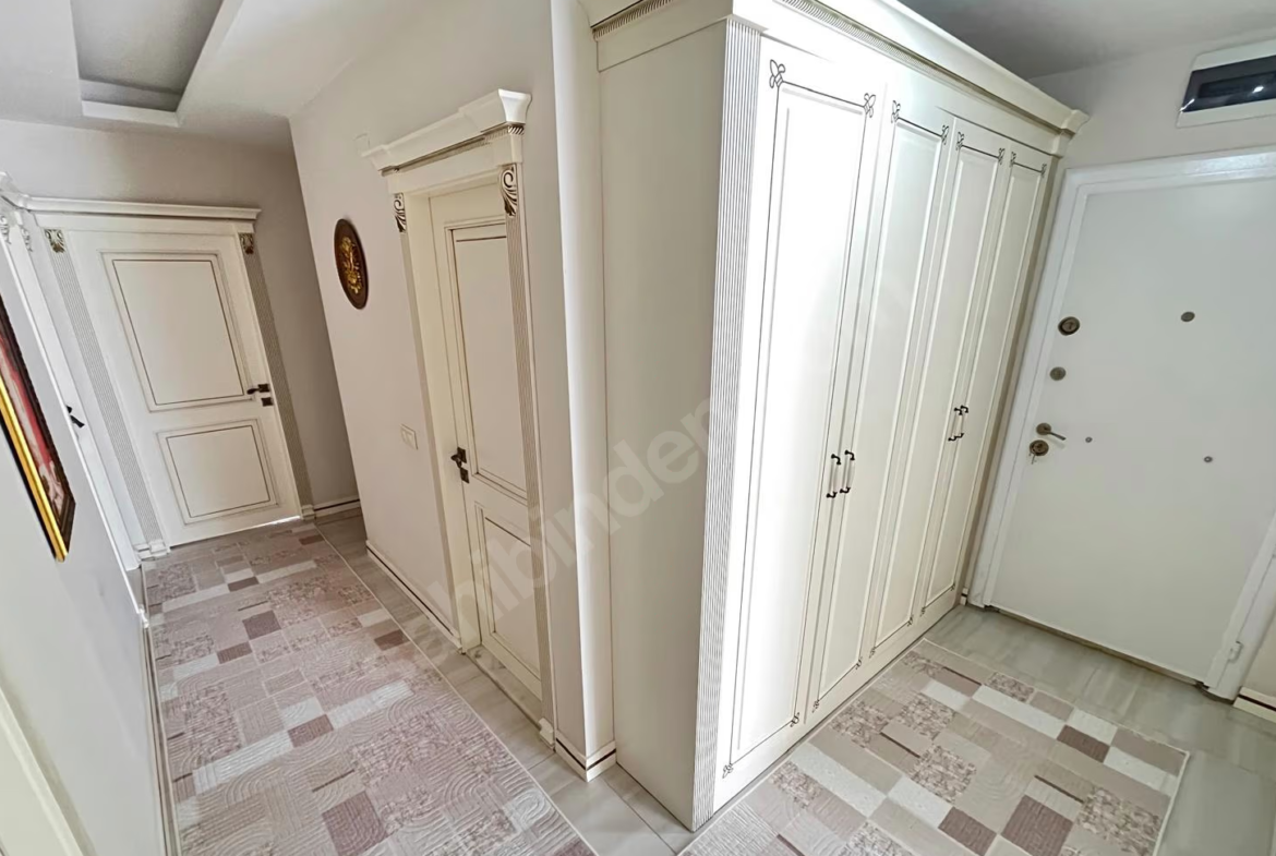 Mersin Mezitli Yeni Mahallesi 3+1 130 m² Doğalgaz Kombili Satılık Daire