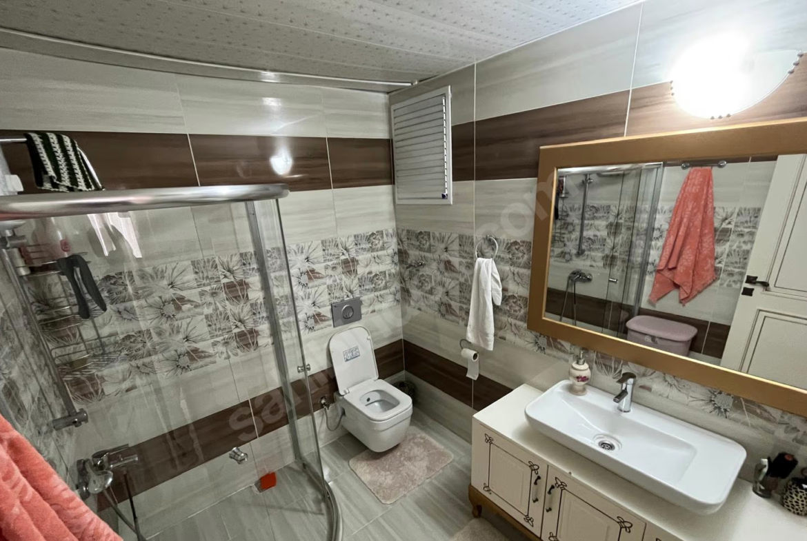 Mersin Mezitli Yeni Mahallesi 3+1 130 m² Doğalgaz Kombili Satılık Daire