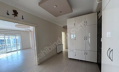 Mersin Mezitli Yeni Mahallesi 3+1 165 m² Doğalgaz Kombili Kiralık Daire