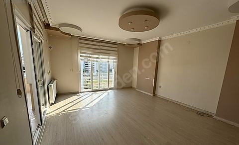 Mersin Mezitli Yeni Mahallesi 3+1 165 m² Doğalgaz Kombili Kiralık Daire