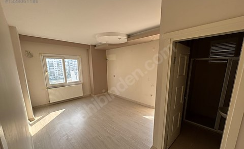 Mersin Mezitli Yeni Mahallesi 3+1 165 m² Doğalgaz Kombili Kiralık Daire