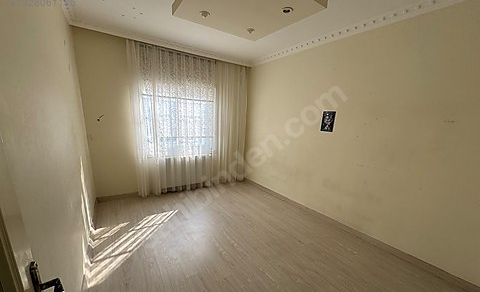 Mersin Mezitli Yeni Mahallesi 3+1 165 m² Doğalgaz Kombili Kiralık Daire