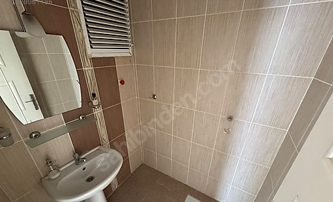 Mersin Mezitli Yeni Mahallesi 3+1 165 m² Doğalgaz Kombili Kiralık Daire
