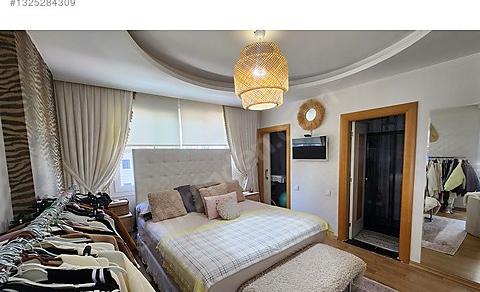 Mersin Mezitli Yeni Mahallesi 4+1 200 m² Doğalgaz Kombili Satılık Daire