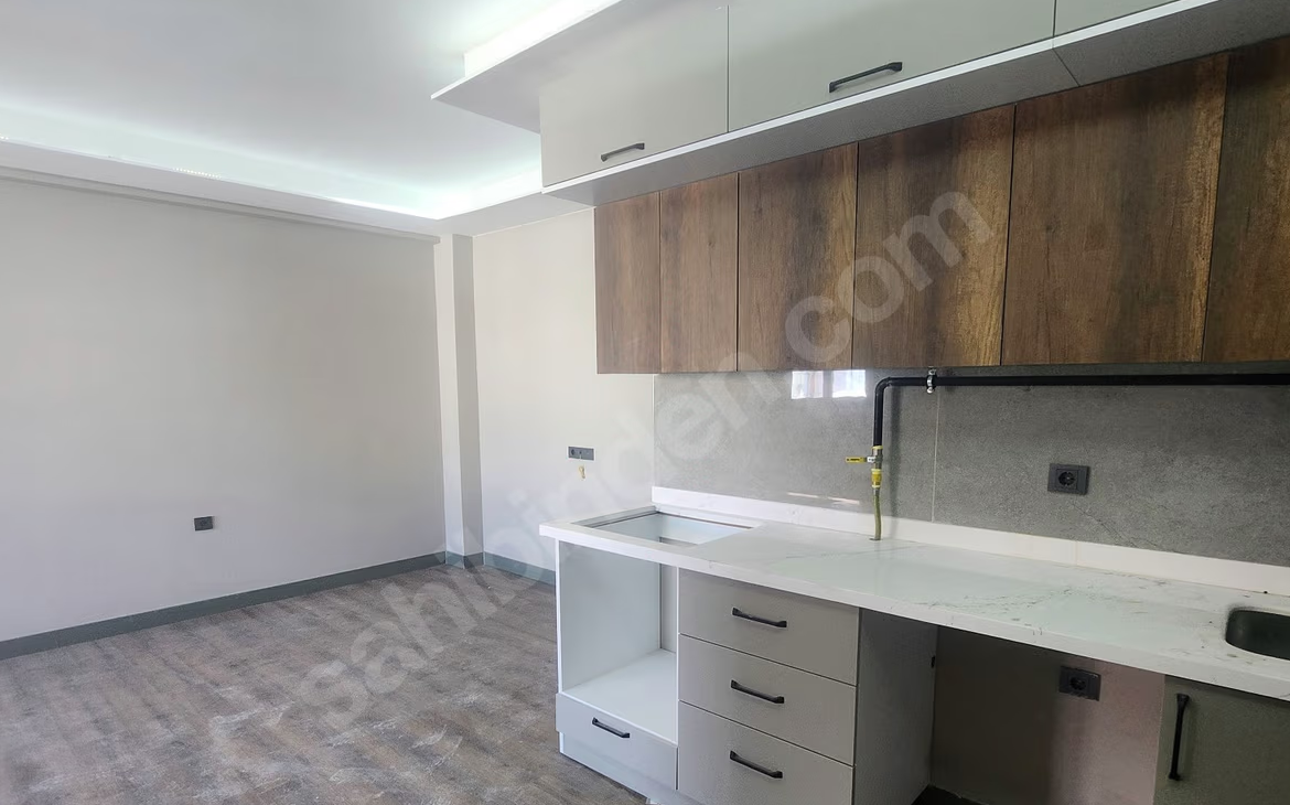 Mersin Yenişehir Bahçelievler Mahallesi 2+1 90 m² Doğalgaz Kombili Kiralık Daire