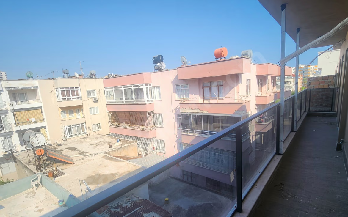 Mersin Yenişehir Bahçelievler Mahallesi 2+1 90 m² Doğalgaz Kombili Kiralık Daire