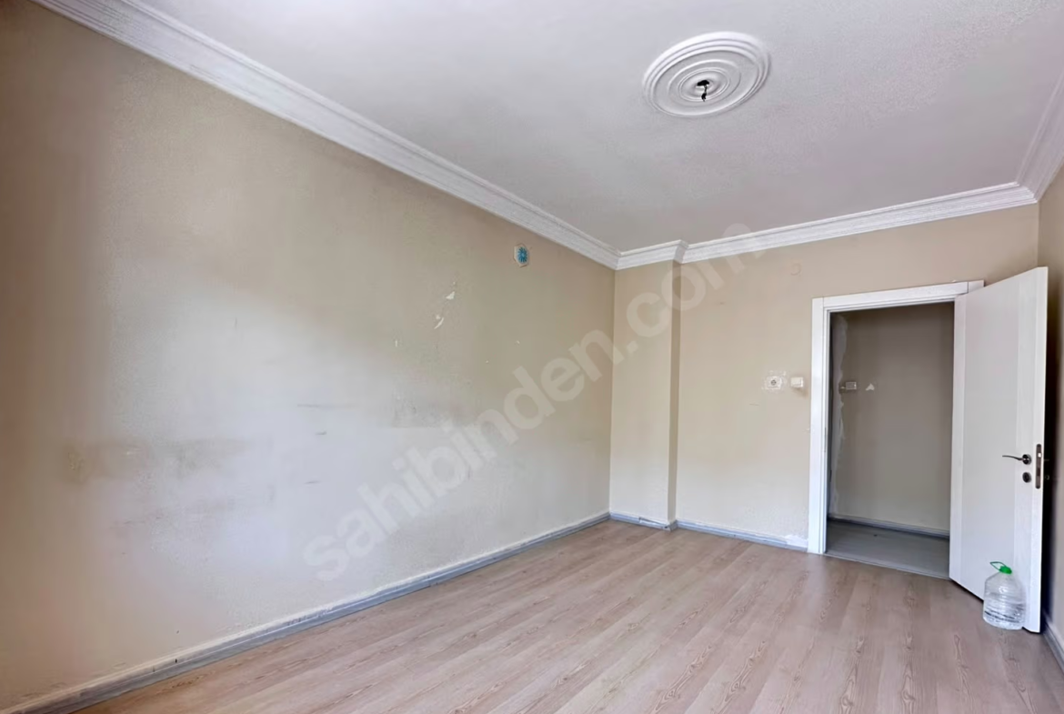 Mersin Yenişehir Barbaros Mahallesi 3+1 180 m² Klima Kiralık Daire