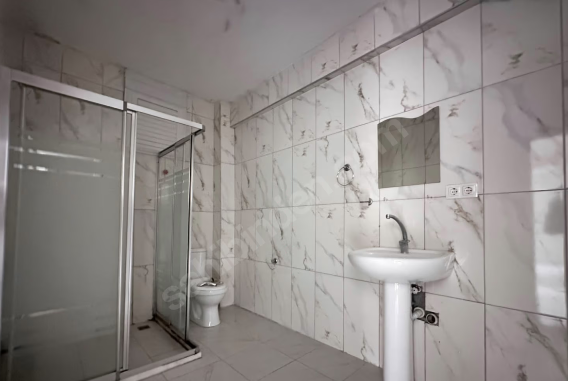 Mersin Yenişehir Barbaros Mahallesi 3+1 180 m² Klima Kiralık Daire