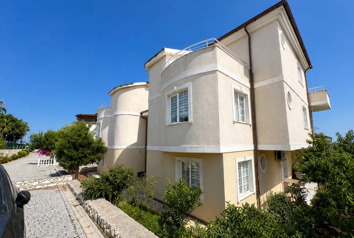 Turkuaz Villaları Sitesinde 5+1 Satılık Villa