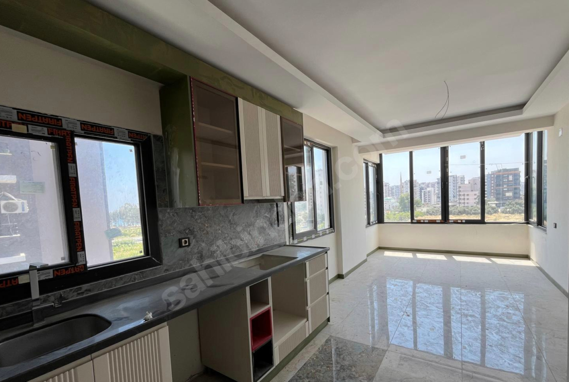 Mersin Mezitli 75. Yıl Mahallesi 1+1 70 m² Doğalgaz Kombili Satılık Daire