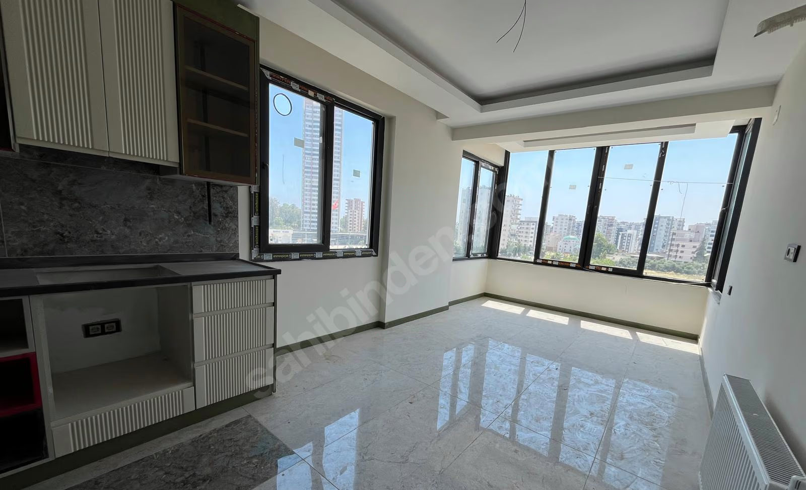 Mersin Mezitli 75. Yıl Mahallesi 1+1 70 m² Doğalgaz Kombili Satılık Daire