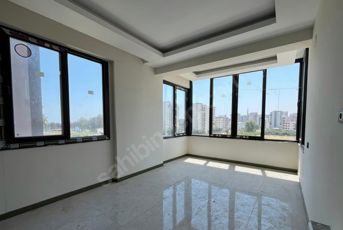 Mersin Mezitli 75. Yıl Mahallesi 1+1 70 m² Doğalgaz Kombili Satılık Daire
