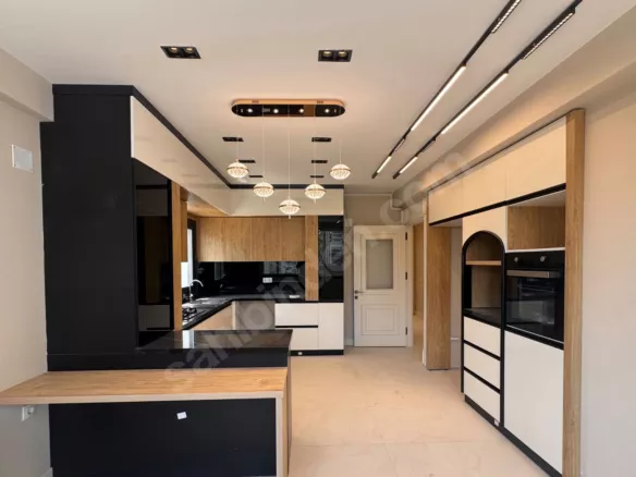 Mersin Mezitli 75. Yıl Mahallesi 2+1 120 m² Doğalgaz Kombili Satılık Daire