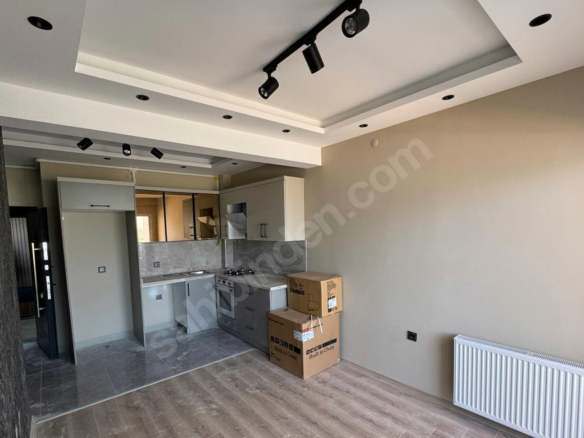 Mersin Mezitli Akdeniz Mahallesi 1+1 55 m² Doğalgaz Kombili Kiralık Daire