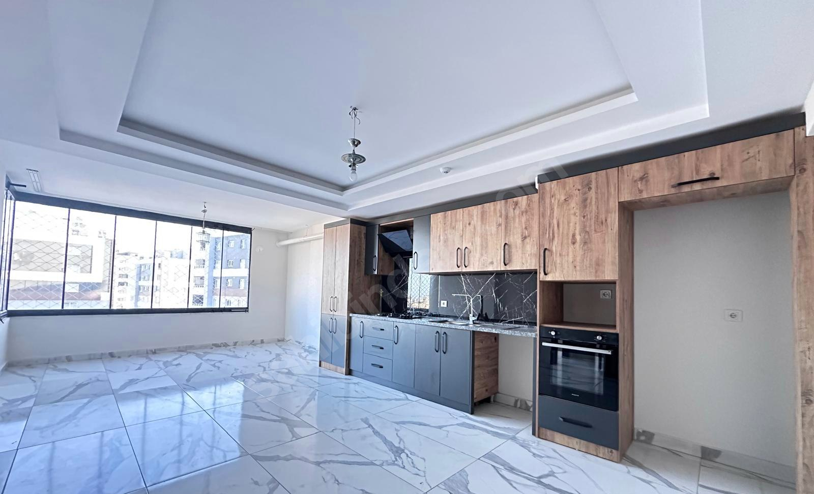 Mersin Mezitli Akdeniz Mahallesi 2+1 110 m² Doğalgaz Kombili Satılık Daire