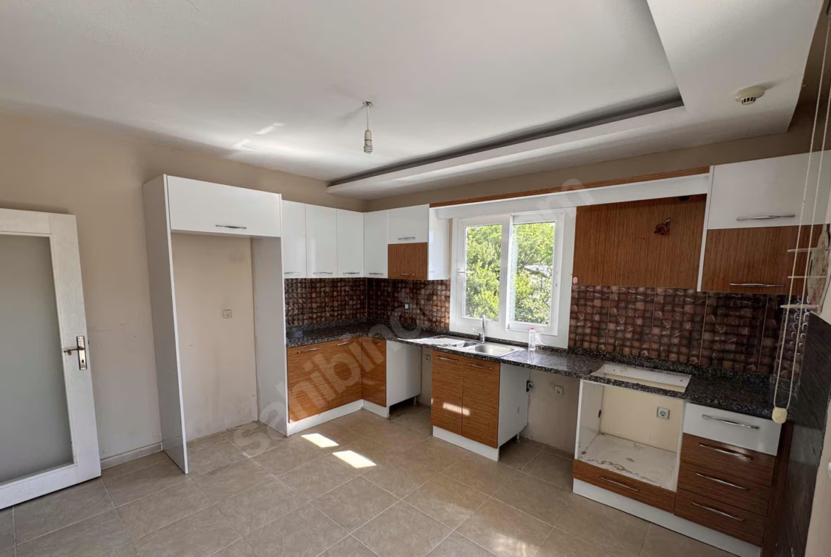 Mersin Mezitli Akdeniz Mahallesi 2+1 145 m² Klima Kiralık Daire