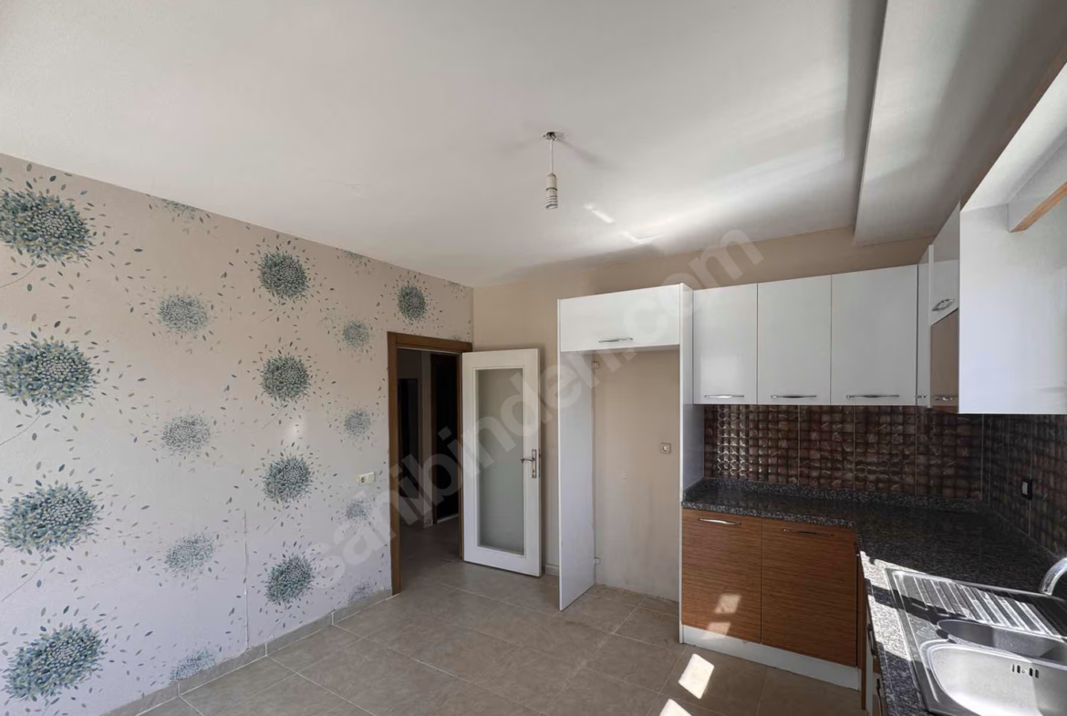 Mersin Mezitli Akdeniz Mahallesi 2+1 145 m² Klima Kiralık Daire