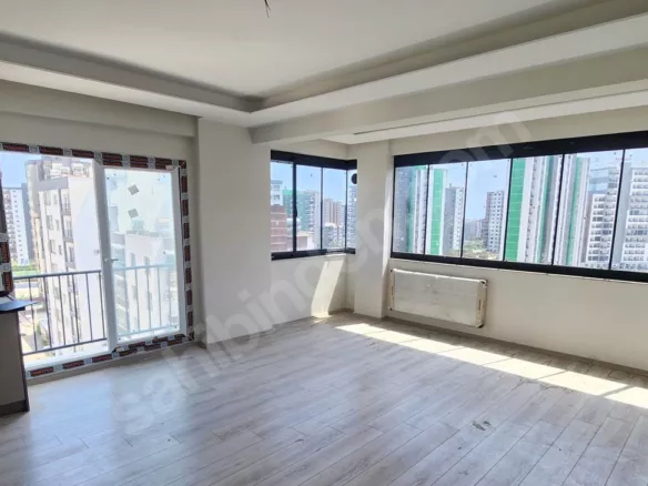 Mersin Mezitli Akdeniz Mahallesi 3+1 140 m² Doğalgaz Kombili Kiralık Daire