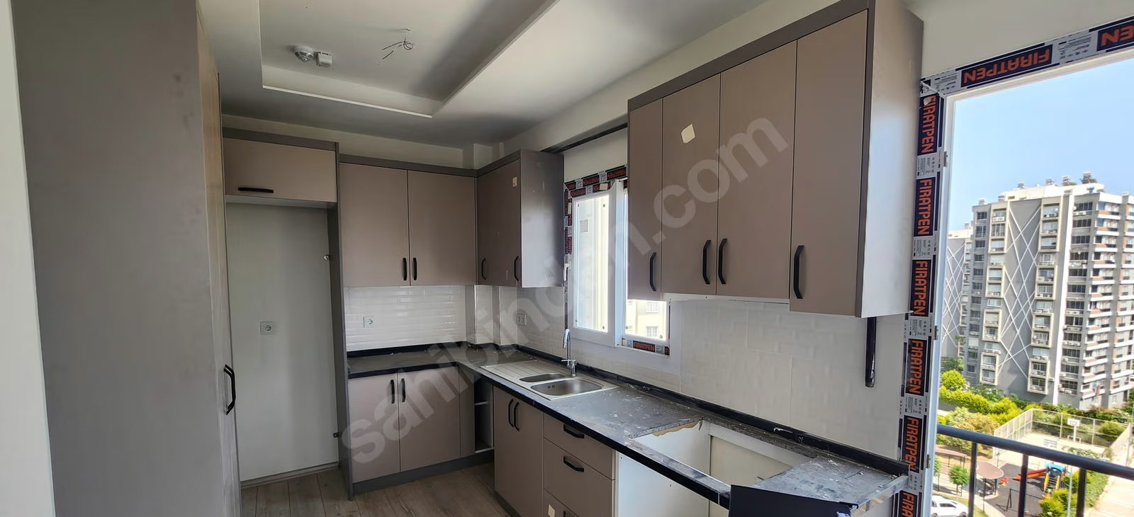 Mersin Mezitli Akdeniz Mahallesi 3+1 140 m² Doğalgaz Kombili Kiralık Daire 5 Mersin Mezitli Akdeniz Mahallesi 3+1 140 m² Doğalgaz Kombili Kiralık Daire