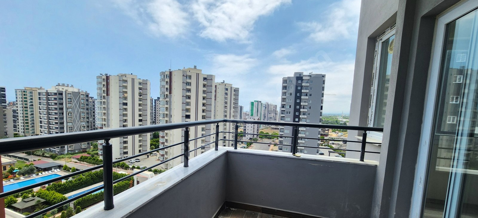 Mersin Mezitli Akdeniz Mahallesi 4+1 185 m² Doğalgaz Kombili Kiralık Daire
