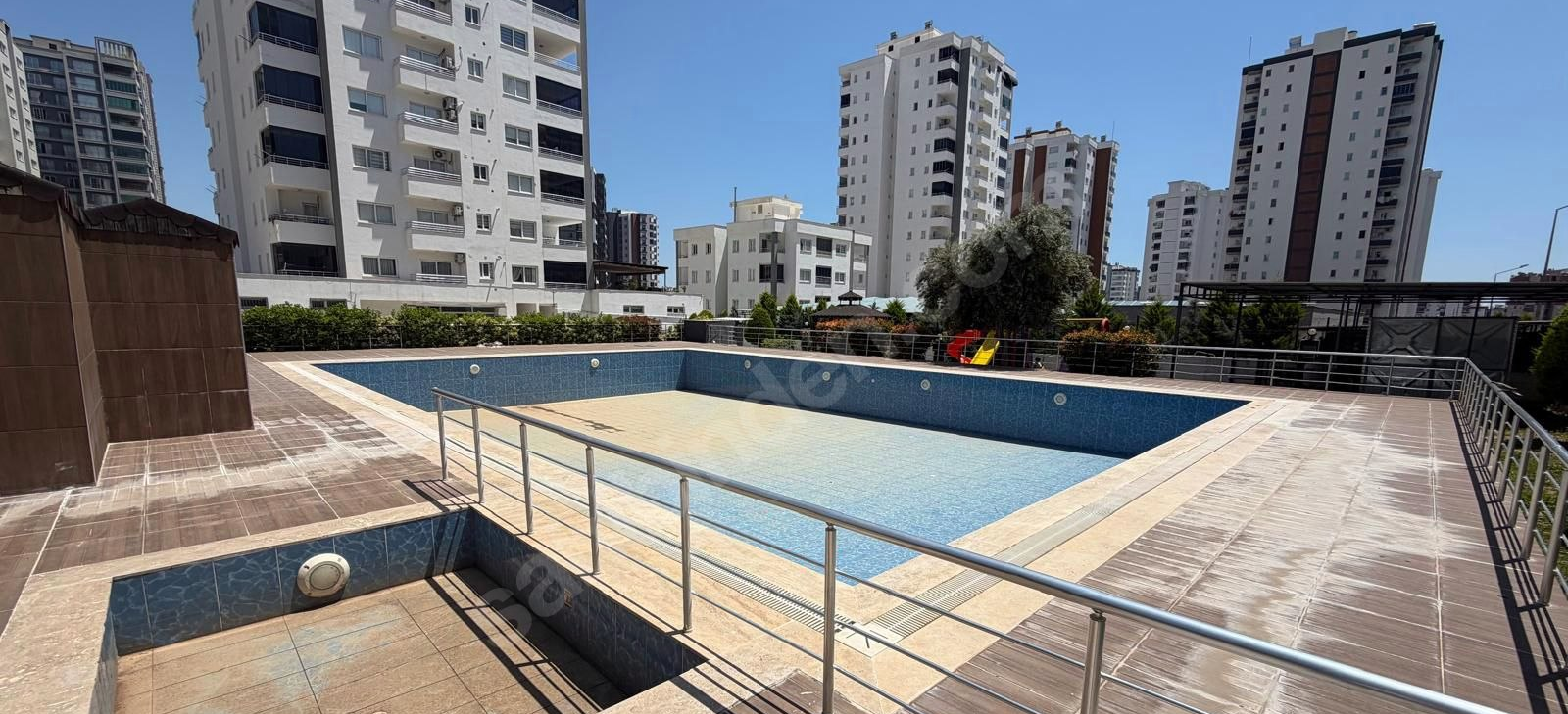 Mersin Mezitli Akdeniz Mahallesi 4+1 220 m² Doğalgaz Kombili Satılık Daire