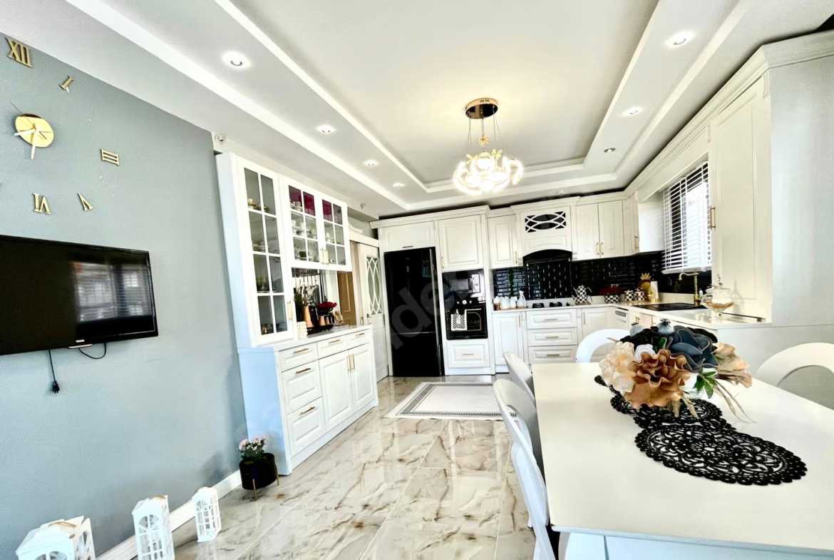 Mersin Mezitli Akdeniz Mahallesi 4+1 250 m² Doğalgaz Kombili Satılık Daire