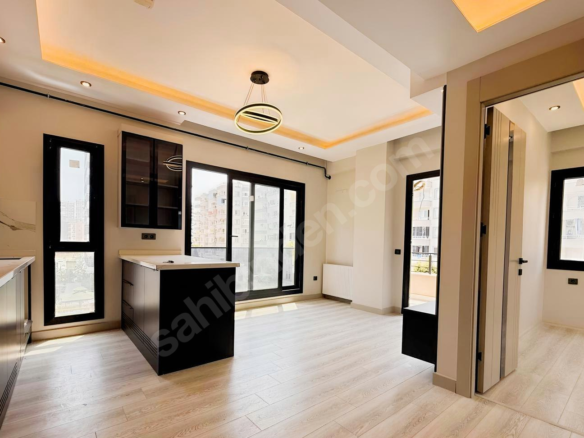 Mersin Mezitli Deniz Mahallesi 1+1 55 m² Doğalgaz Kombili Satılık Daire