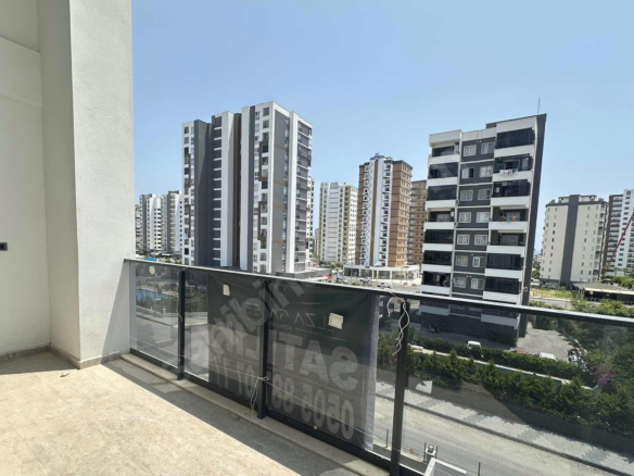 Mersin Mezitli Deniz Mahallesi 1+1 62 m² Doğalgaz Kombili Kiralık Daire