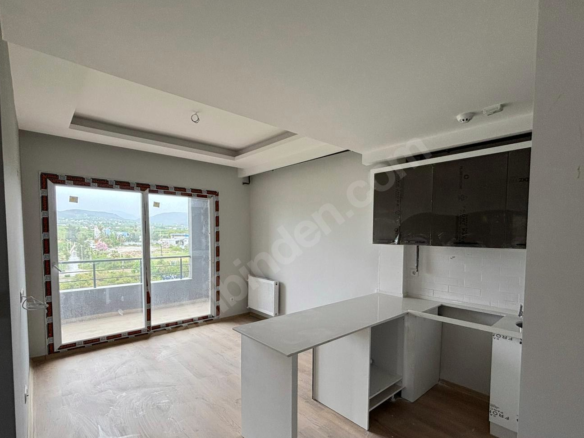 Mersin Mezitli Deniz Mahallesi 2+1 65 m² Doğalgaz Kombili Satılık Daire