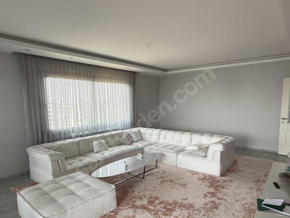 Mersin Mezitli Deniz Mahallesi 4+1 217 m² Doğalgaz Kombili Satılık Daire