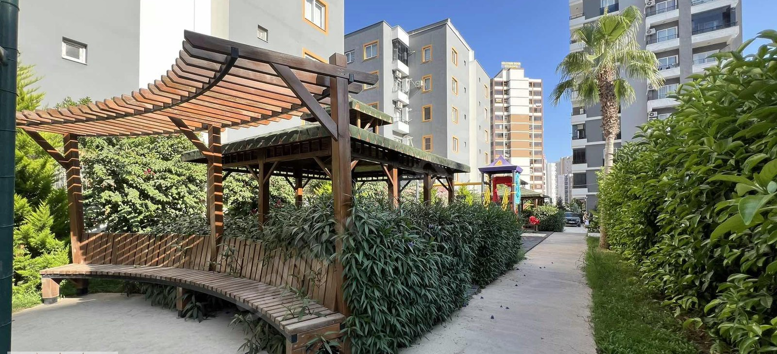 Mersin Mezitli Hürriyet Mahallesi 1+1 65 m² Doğalgaz Kombili Satılık Daire