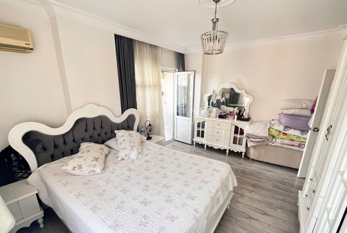 Mersin Mezitli Menderes Mahallesi 3+1 165 m² Klima Satılık Daire