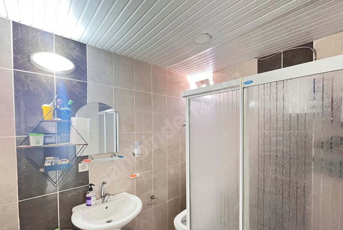 Mersin Mezitli Menderes Mahallesi 3+1 165 m² Klima Satılık Daire