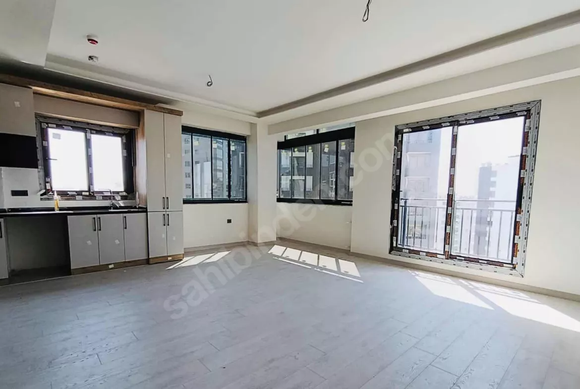 Mersin Mezitli Merkez Mahallesi 2+1 110 m² Doğalgaz Kombili Kiralık Daire