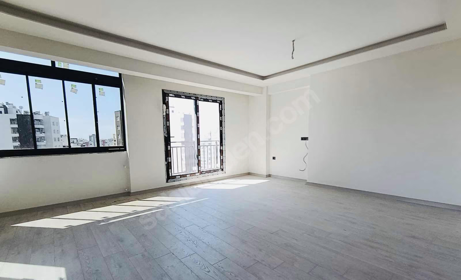 Mersin Mezitli Merkez Mahallesi 2+1 110 m² Doğalgaz Kombili Kiralık Daire