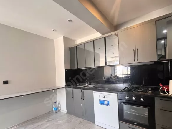 Mersin Mezitli Yeni Mahallesi 2+1 120 m² Klima Kiralık Daire