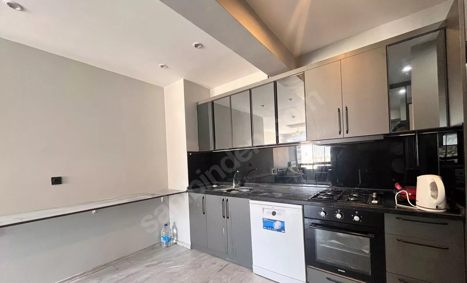 Mersin Mezitli Yeni Mahallesi 2+1 120 m² Klima Kiralık Daire 1 Mersin Mezitli Yeni Mahallesi 2+1 120 m² Klima Kiralık Daire