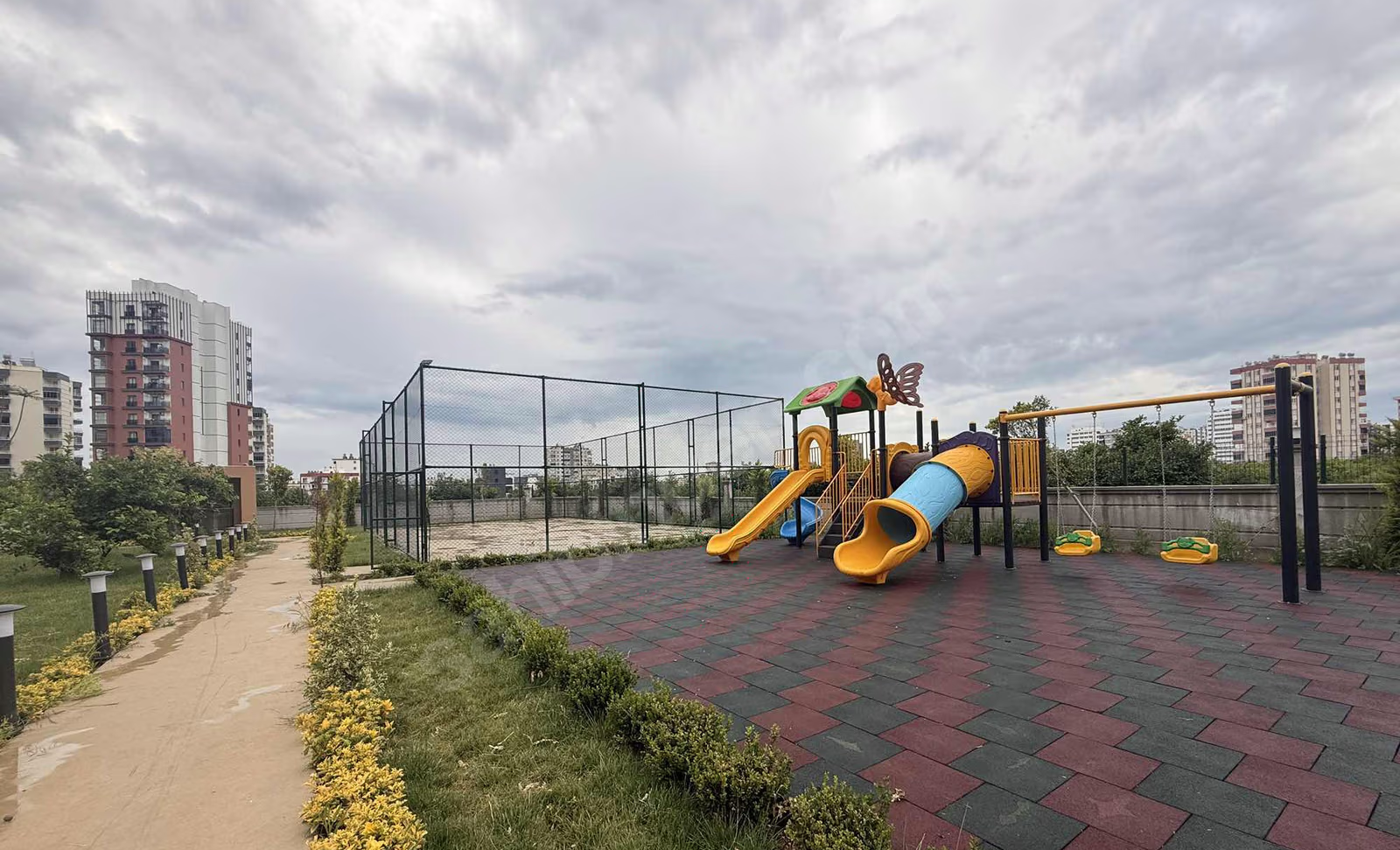 Mersin Yenişehir Çiftlikköy Mahallesi 2+1 90 m² Yerden Isıtma Satılık Daire